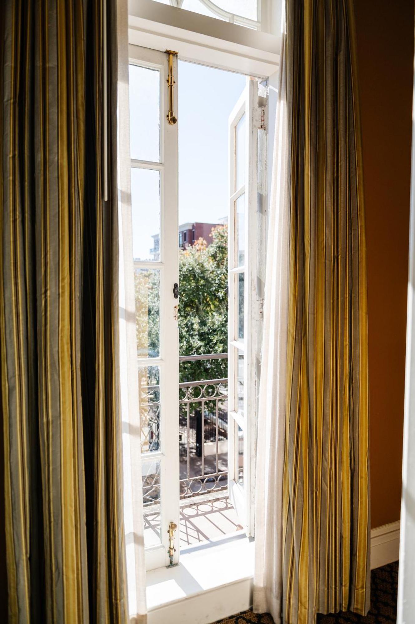 The Lafayette New Orleans By Kasa Hotell Exteriör bild